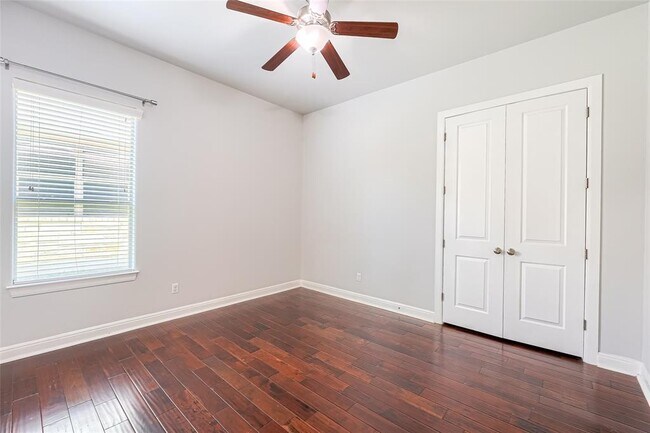 Building Photo - 4006 Gloucester Dr