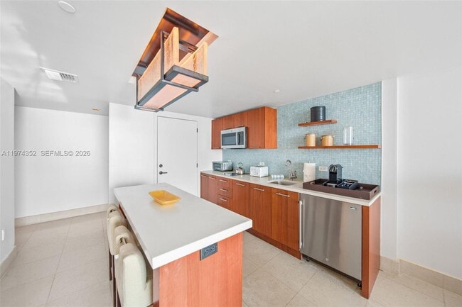 Building Photo - 6801 Collins Ave