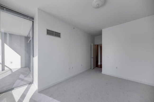 Building Photo - 1235 S Prairie Ave