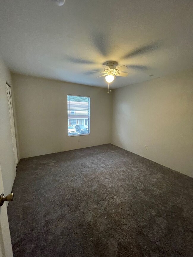 Building Photo - Perfectly Located 2Bed 1.5Bath For Rent in...