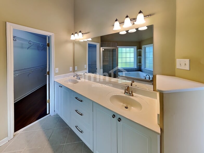 Building Photo - 3434 Wellington Pl