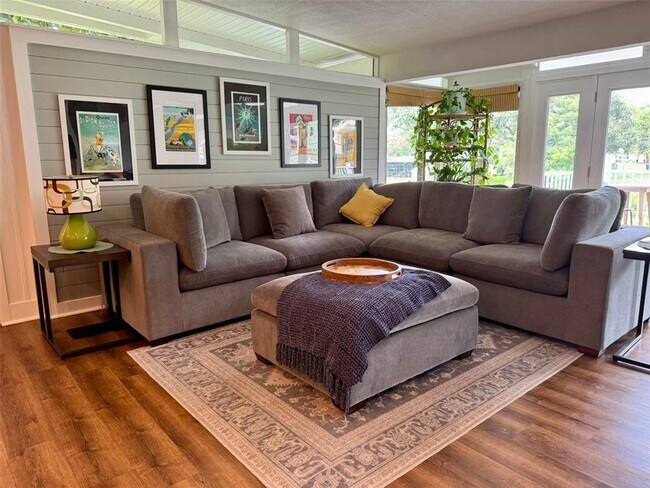 Building Photo - 3012 Grand View Ave