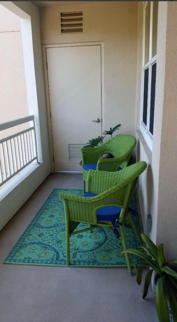 Building Photo - Epic REA - Great 1 BR/1 BA Condo w/Parking...