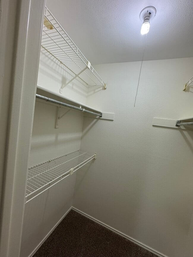 Building Photo - 9538 Cloverdale