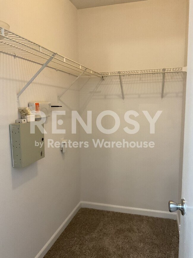 Building Photo - Beautifully remodeled 3-bed, 2.5-bath home