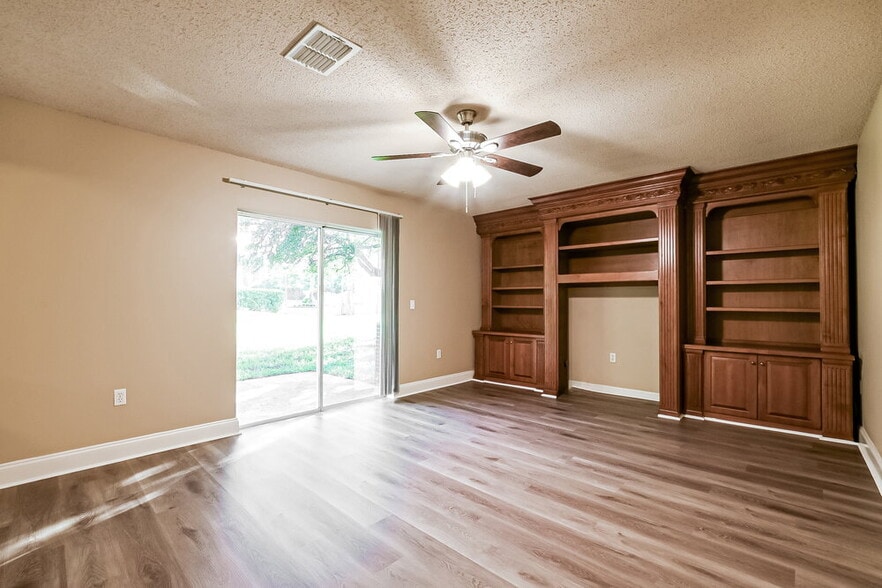 Building Photo - 4785 Willamette Cir