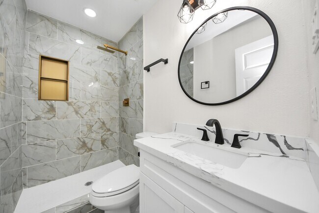 Building Photo - 918 Loper St