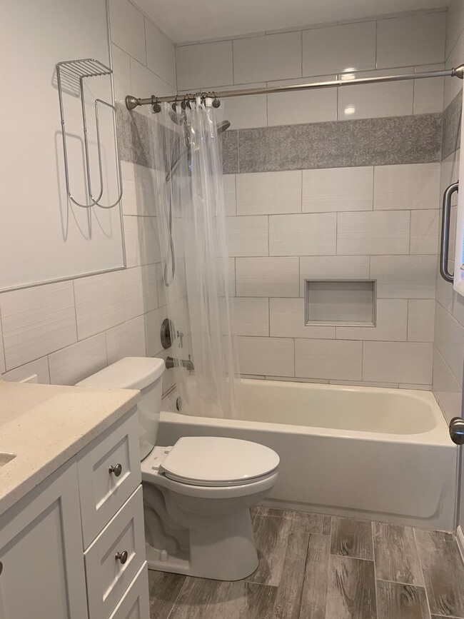 Building Photo - 3 Bedroom 2 Bath Home in Point Harbor Avai...