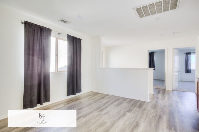 Building Photo - Beautiful 2-story home located in a gated community