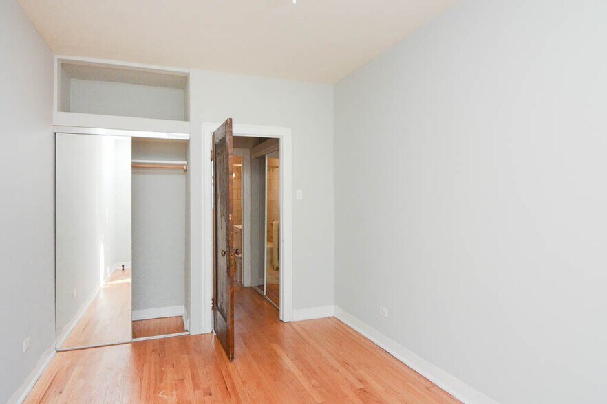 Building Photo - 4232 N Paulina St