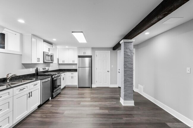 Building Photo - 548 Ferry St