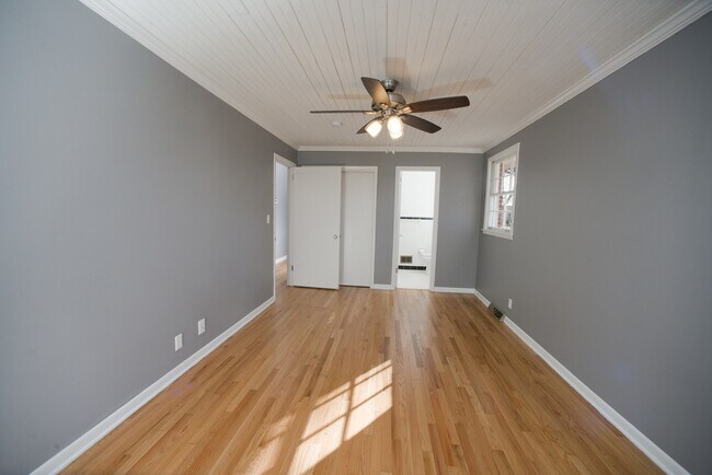 Building Photo - Beautiful Three Bedroom Home! AVAILABLE 8/...