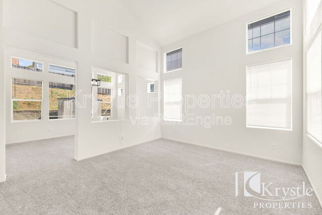 Building Photo - 35 Goldfinch Dr