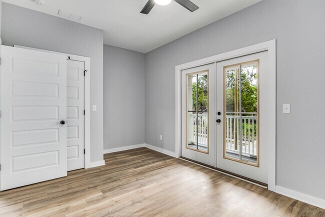 Building Photo - 312 E Blount St