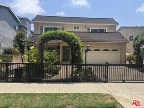 Building Photo - 2914 Arizona Ave