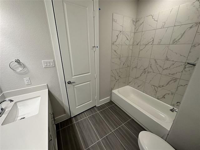 Building Photo - 8105 Radnor Rd