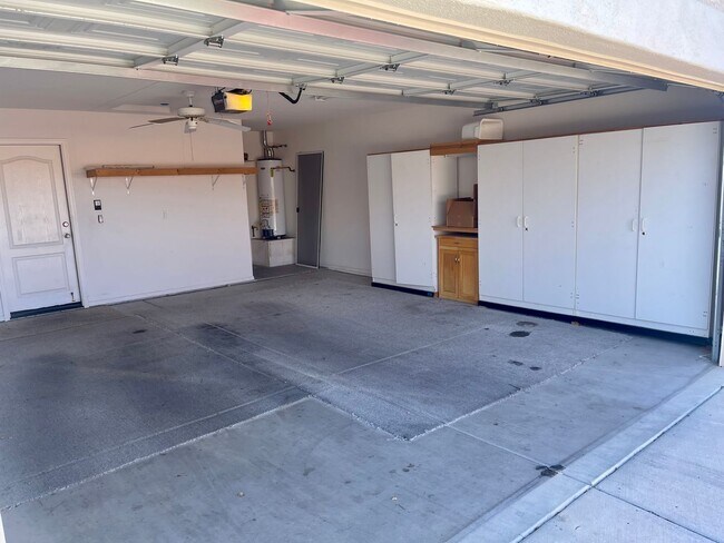 Building Photo - FOX CREEK Cul De Sac Home with Garage