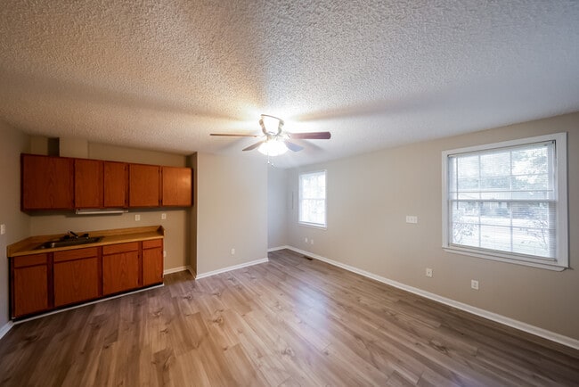 Building Photo - 912 Burnt Pine Dr