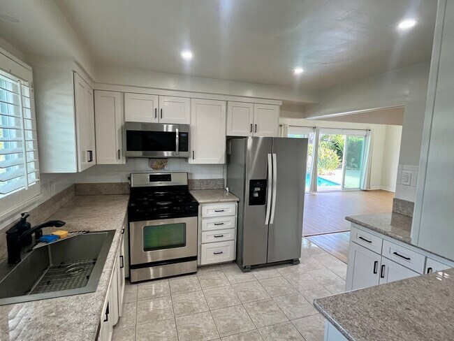 Building Photo - 6666 Sedan Ave