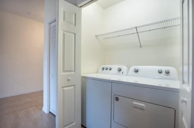 Building Photo - 1105 San Cristobal Ave