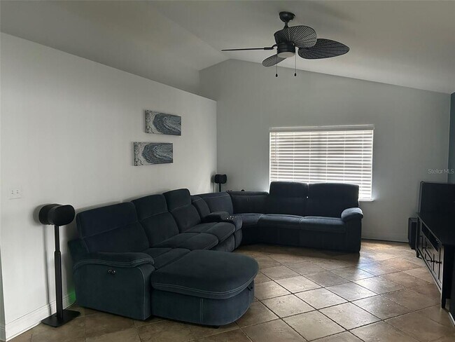 Building Photo - 947 Wages Way