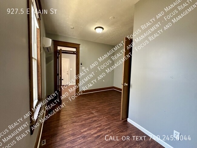 Building Photo - 927.5 E Main St