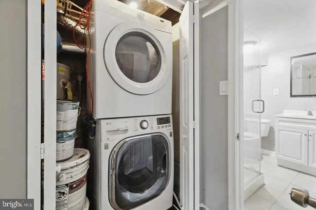 Building Photo - 809 Jefferson St NW