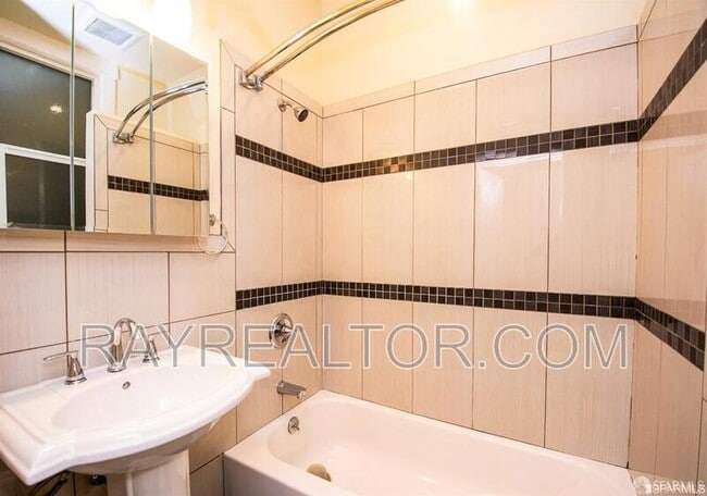 Building Photo - 4927 California St