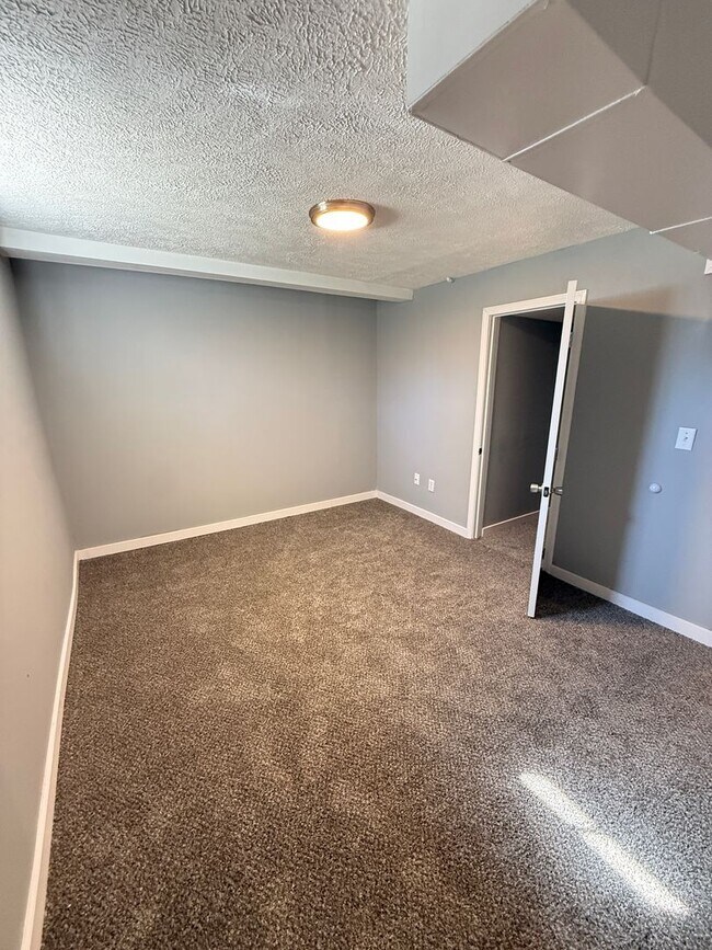 Building Photo - 4 bedroom/1 bath/detached storage building