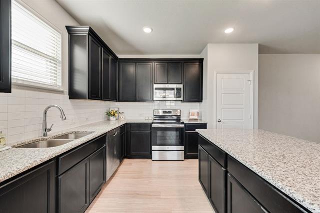 Building Photo - 4929-4931 Sanger Cir Dr