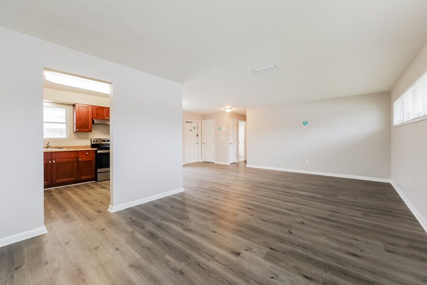 Building Photo - 502 Leeland Heights Blvd E