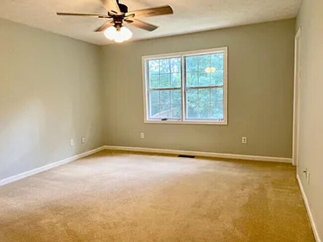 Building Photo - Large 3 bed, 2 bath home in Auburn