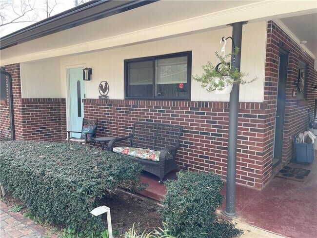 Building Photo - 3499 Fairway Dr