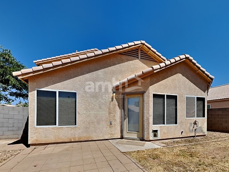 Building Photo - 7463 E Natal Ave