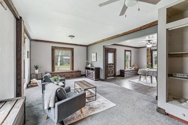 Building Photo - Charming 3-Bedroom Home with Spacious Backyard