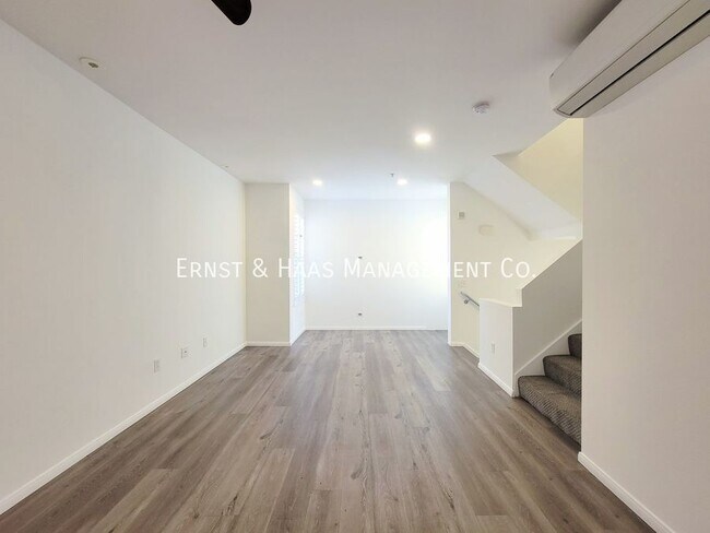 Building Photo - 302 E 19th St