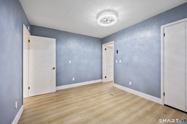 Building Photo - 87 Putnam St