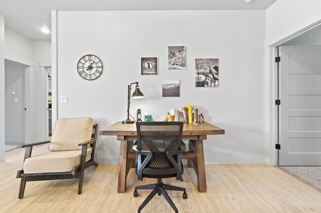 Building Photo - 303 CM Rdg Ln