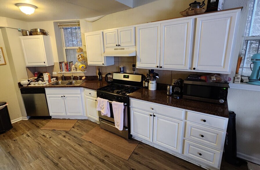 Building Photo - 1436 N Maplewood Ave