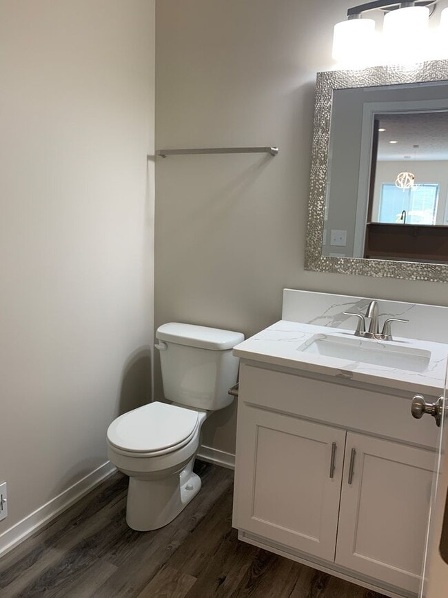 Building Photo - Zero entry ranch townhome with 2 stall garage. Laundry on main level, 2 bedrooms/2.5 bath in SE L...