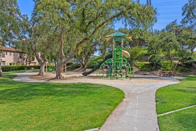 Building Photo - Stunning 5-Bedroom Pool Home in Talega – Luxury Living in San Clemente