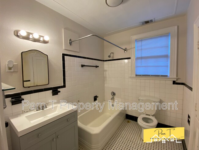Building Photo - 740 E.45th St. #4