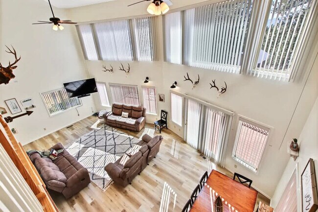 Building Photo - 1496 Pine Ridge Dr