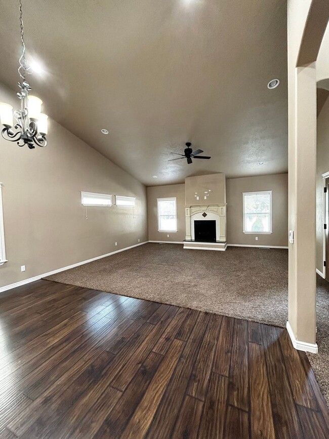 Building Photo - 3 Bedroom 2.5 Half Bath Home in Tuscany Vi...