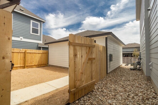 Building Photo - 1660 Coral Sunrise Trl