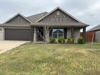 Building Photo - 1121 Tulip St