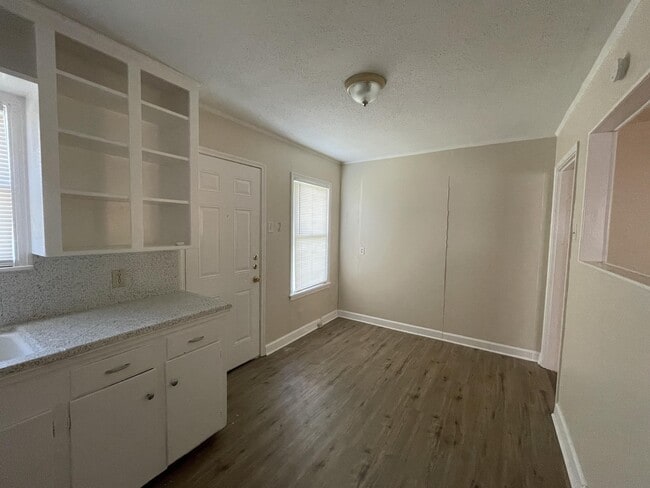 Building Photo - 1238 Dona Dr