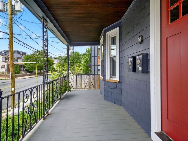 Building Photo - No Brokers Fee. In-Unit Washer and Dryer, All New Kitchen Appliances, Yard