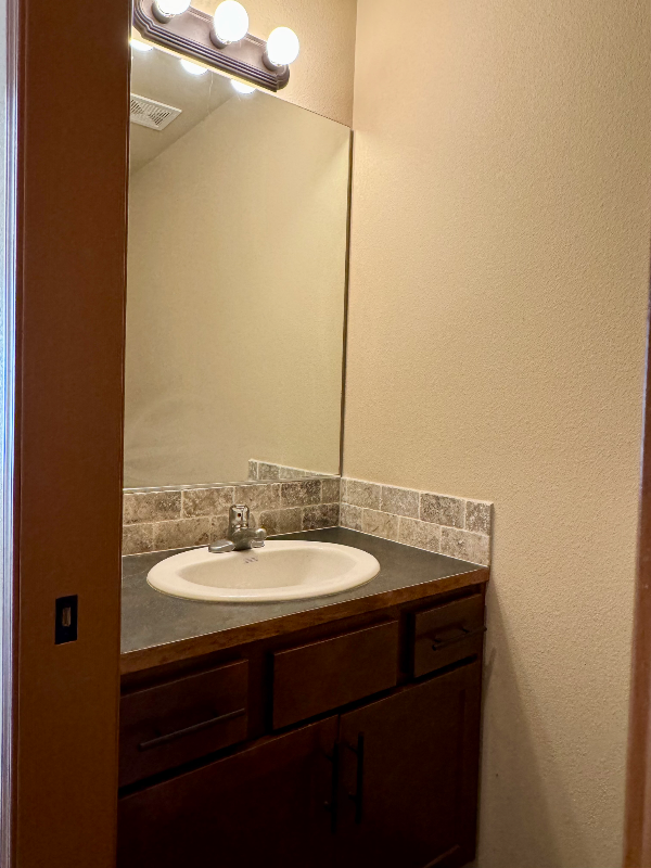 Building Photo - 404 S Raymond Ln
