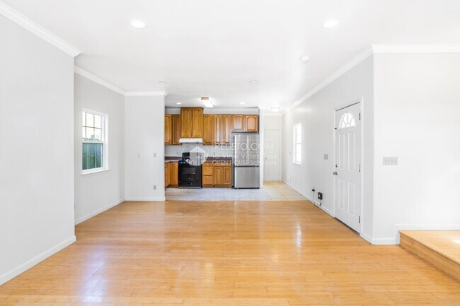 Building Photo - 3243 Davis St